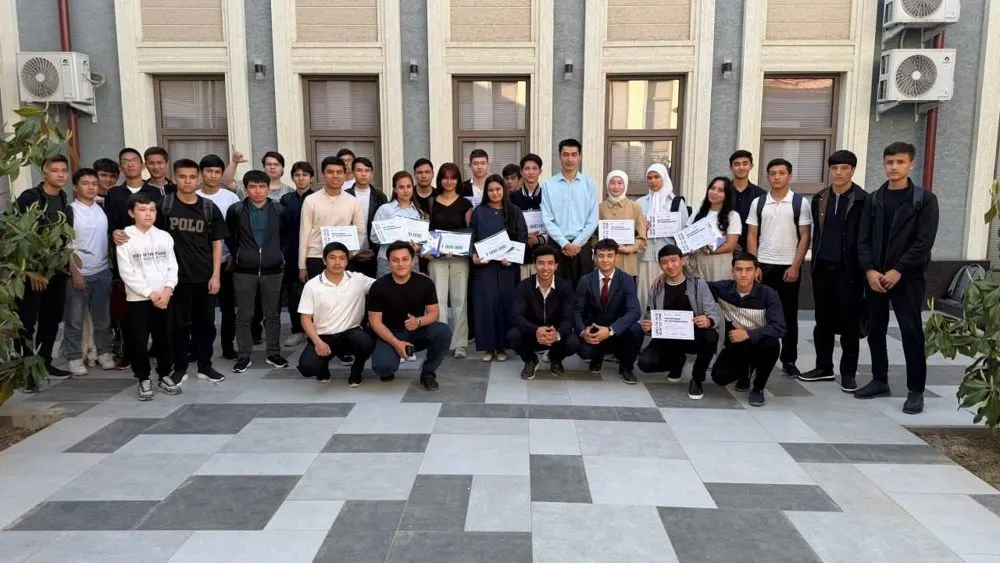 A large group of Lumora participants gathered indoors in Tashkent